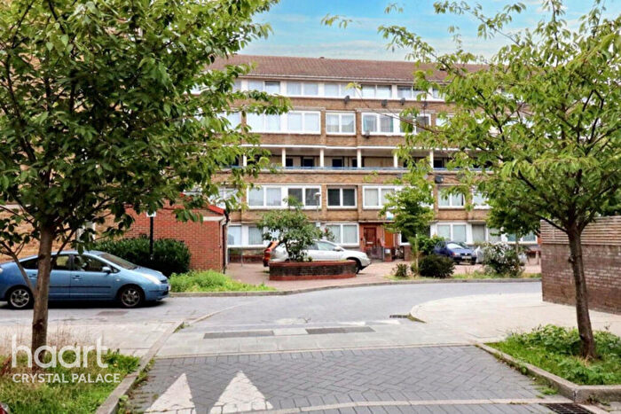 7 Bedroom Maisonette For Sale In Daniel Gardens, London, SE15