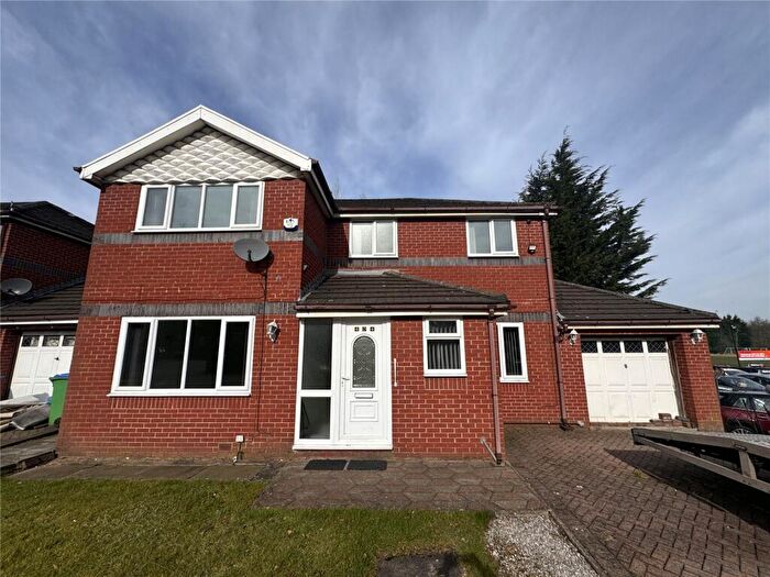 4 Bedroom Detached House To Rent In Bury Road, Rochdale, Greater Manchester, OL11