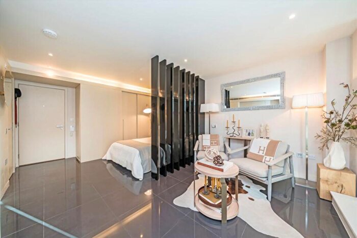 Flat For Sale In Pan Peninsula Square, London, E14