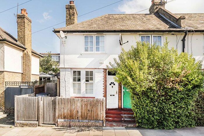 2 Bedroom End Of Terrace House For Sale In Derinton Road, Tooting, SW17