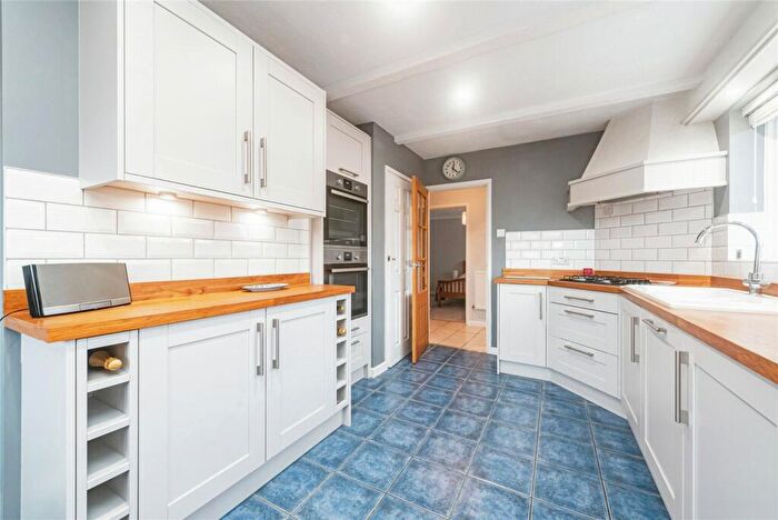 3 Bedroom Bungalow For Sale In Sheppard Road, Basingstoke, Hampshire, RG21
