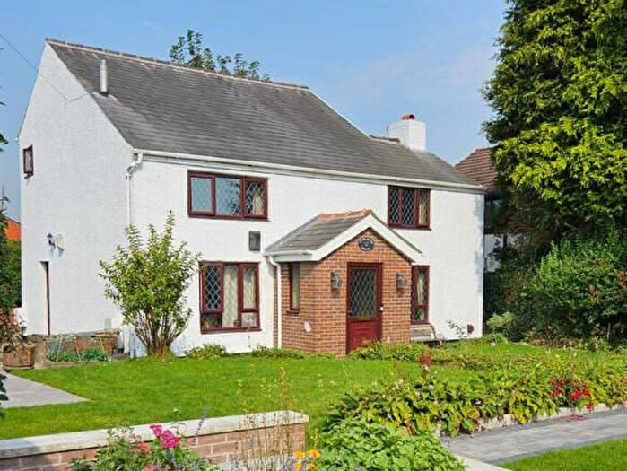 4 Bedroom Cottage To Rent In Pocket Nook, Bolton, BL6