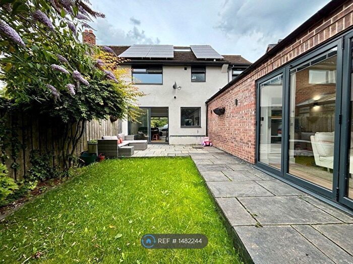 4 Bedroom Semi-Detached House To Rent In Lidgett Lane, Leeds, LS17