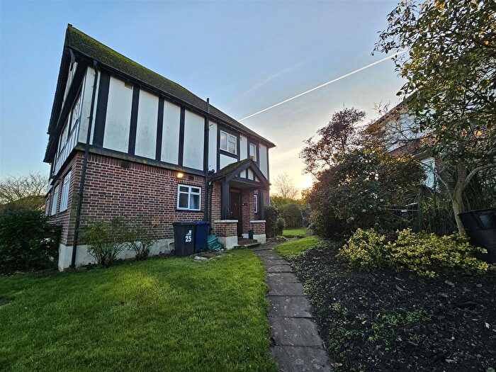 2 Bedroom Maisonette To Rent In Ferrymead Gardens, Greenford, UB6