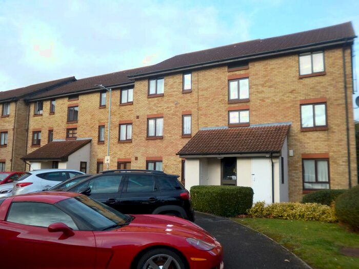 1 Bedroom Flat To Rent In King Arthur Court, Cheshunt EN8