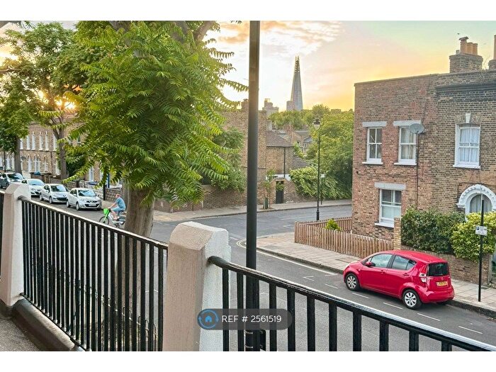 3 Bedroom Flat To Rent In Lynton Road, London, SE1