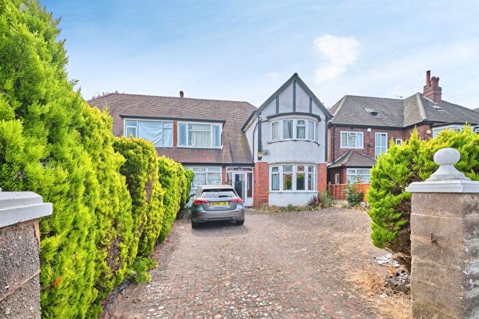 8 Bedroom Semi-detached House For Sale In North Drive, Handsworth, Birmingham, B20
