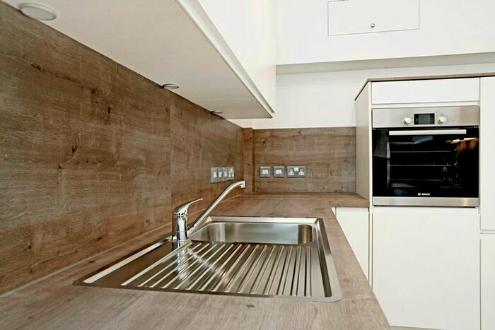 4 Bedroom Flat To Rent In Willesden Lane, London, NW2