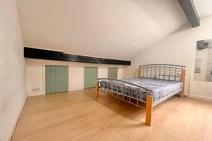 Apartment To Rent In Clarendon Road, Manchester, M16