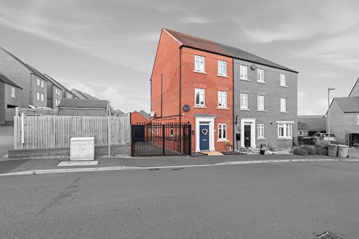 3 Bedroom End Of Terrace House For Sale In Beaumaris Way, Grantham, Lincolnshire, NG31