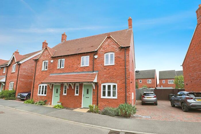 3 Bedroom Semi-Detached House For Sale In Smith Close, Kineton, Warwick, CV35