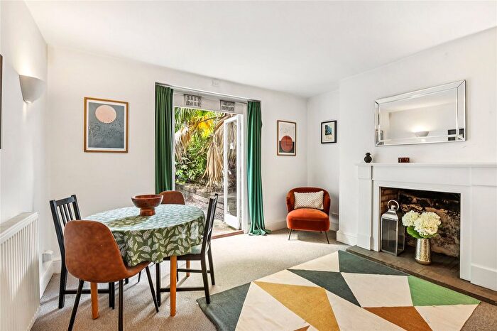 2 Bedroom Flat To Rent In Stowe Road, Shepherds Bush, London, W12