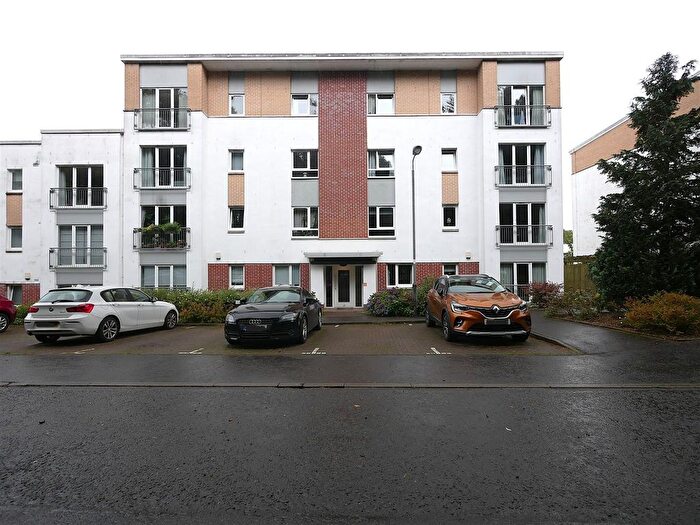 2 Bedroom Flat To Rent In Cairnhill View, Bearsden, G61