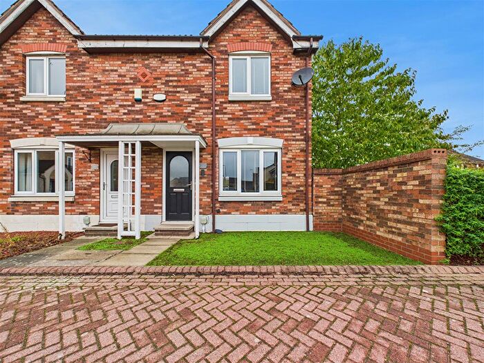 3 Bedroom End Terrace House For Sale In Darnholm Court, Howdale Road, Hull, HU8
