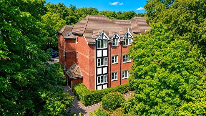 2 Bedroom Flat For Sale In Apsley, Hemel Hempstead, HP3