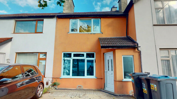 2 Bedroom Terraced House To Rent In Two Bedroom House In Croydon, CR0