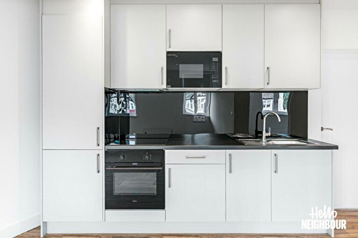 2 Bedroom Apartment To Rent In Alexandra Drive, Surbiton, KT5