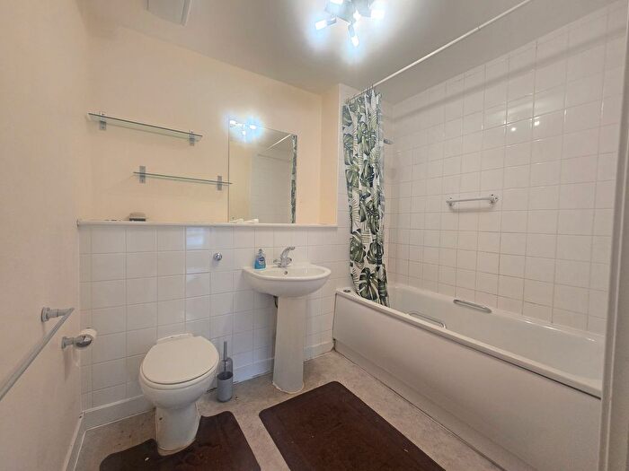 2 Bedroom Flat To Rent In Cam Road, London, E15