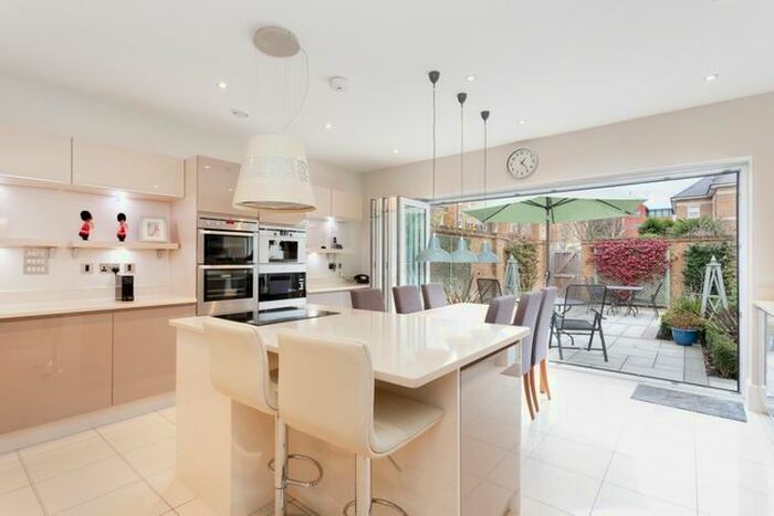 4 Bedroom Town House To Rent In Hawtrey Road, Windsor, SL4