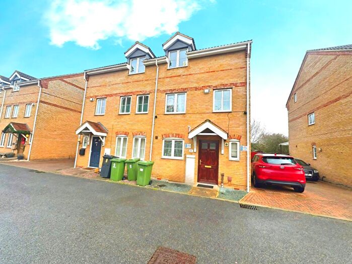 3 Bedroom Semi Detached House For Sale In Phoenix Close, Fletton, PE2