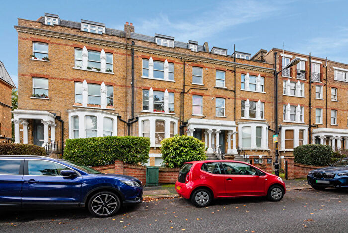 Apartment To Rent In The Gardens, East Dulwich London, SE22