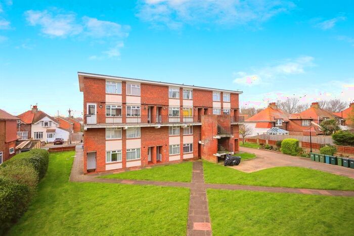 2 Bedroom Maisonette For Sale In Roselands Avenue, Eastbourne, BN22