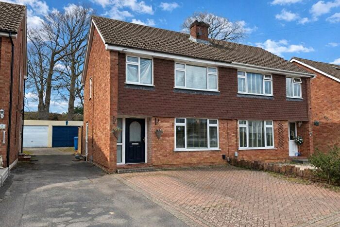 3 Bedroom Semi-Detached House For Sale In Green Way, Aldershot, Hampshire, GU12