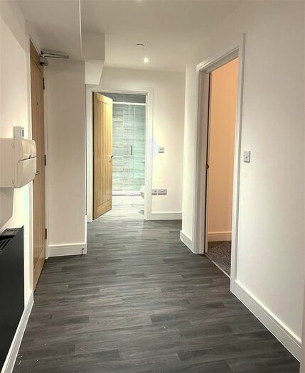 2 Bedroom Flat To Rent In Quay Street, Haverfordwest, SA61