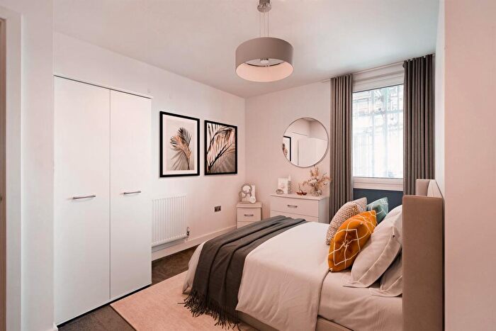 3 Bedroom Flat To Rent In One Eighty Stratford, London, E15