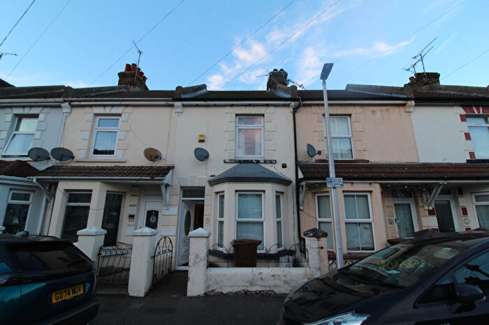 3 Bedroom Terraced House To Rent In Coulman Street, Gillingham, Kent, ME7