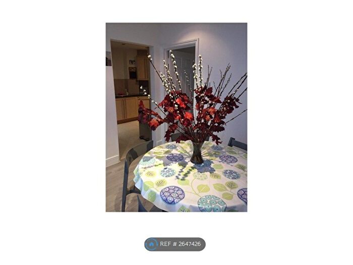 2 Bedroom Flat To Rent In Trade Tower, London, SW11