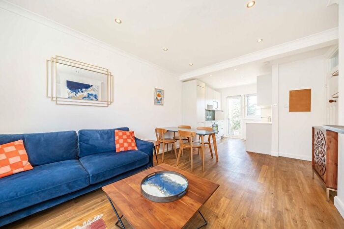 4 Bedroom Maisonette For Sale In Godley Road, Earlsfield, SW18