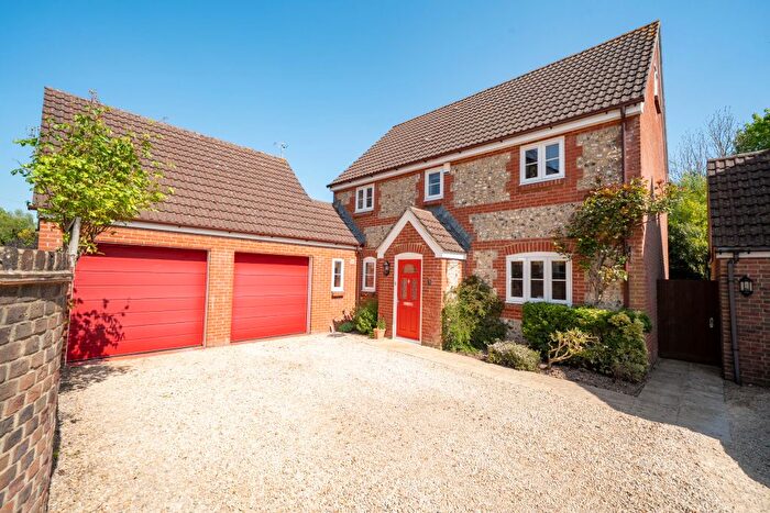 6 Bedroom Detached House For Sale In Elizabeth Court, Penton Corner, SP11