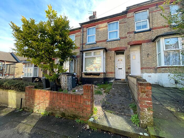 2 Bedroom Terraced House To Rent In Gladstone Avenue, Luton, LU1