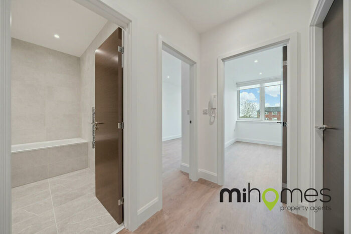 2 Bedroom Apartment To Rent In Key Point, Potters Bar, EN6