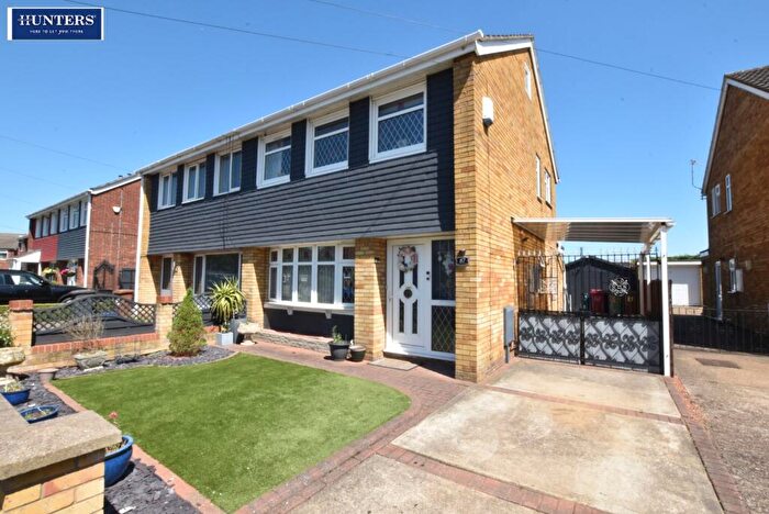 3 Bedroom Semi-Detached House For Sale In Caistor Avenue, Scunthorpe, DN16