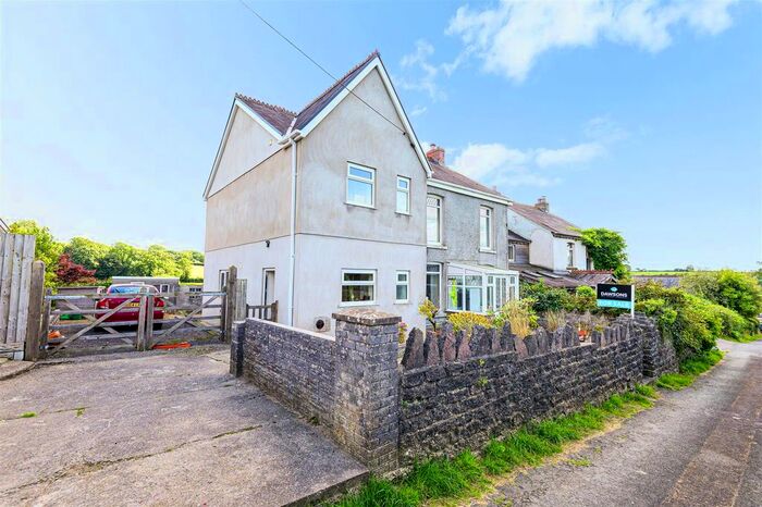 3 Bedroom Detached House For Sale In Heol Myddfai, Felindre, Swansea, SA5
