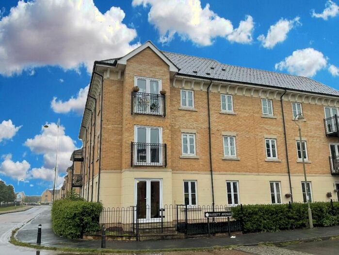 2 Bedroom Flat To Rent In Millers Court, Carterton, OX18
