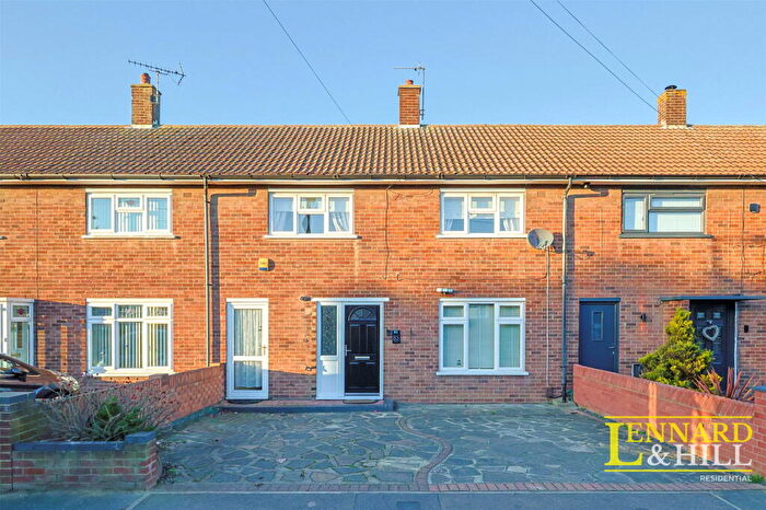 3 Bedroom Terraced House For Sale In Prince Phillip Avenue, Stifford Clays, Grays, RM16