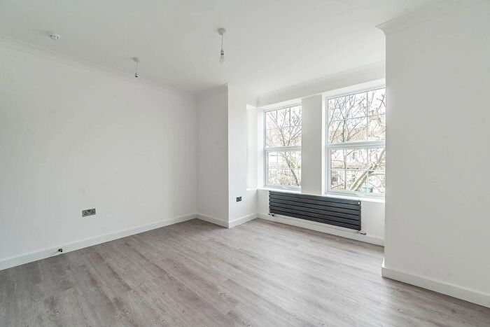 1 Bedroom Flat For Sale In Aldenham Road, Bushey, WD23