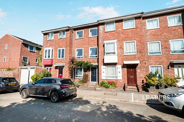 4 Bedroom Terraced House To Rent In St. Thomass Street, PO1