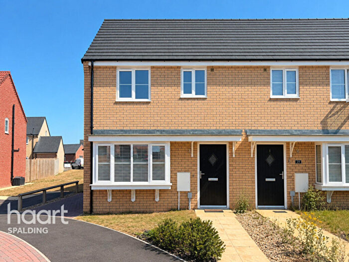 3 Bedroom Semi Detached House For Sale In Daisy Road, Holbeach, PE12