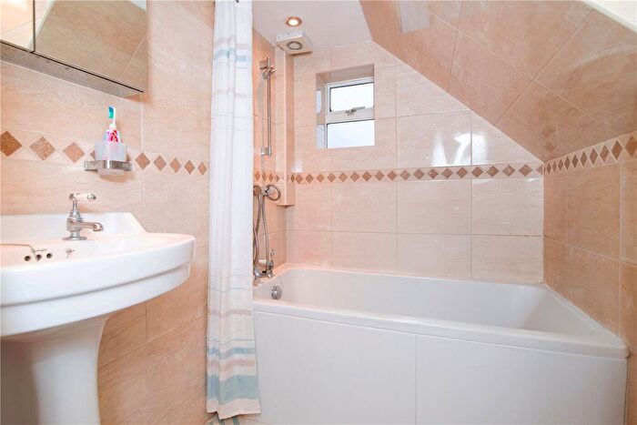 1 Bedroom Flat For Sale In High Street, Teddington, TW11