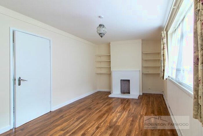 2 Bedroom Flat To Rent In Queens Walk, London, W5