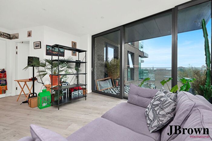 1 Bedroom Flat For Sale In Willowbrook House, London, N4