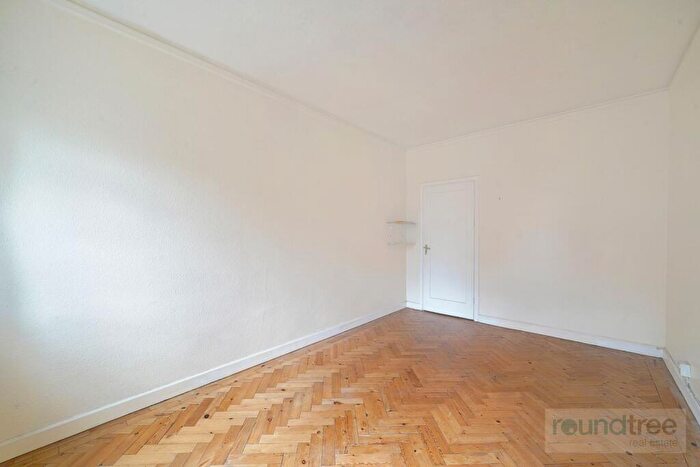 1 Bedroom Flat For Sale In Burnham Court, Brent Street, NW4