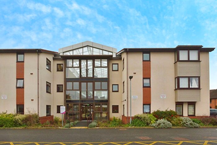 2 Bedroom Flat For Sale In Westbury Lane, Newport Pagnell, MK16