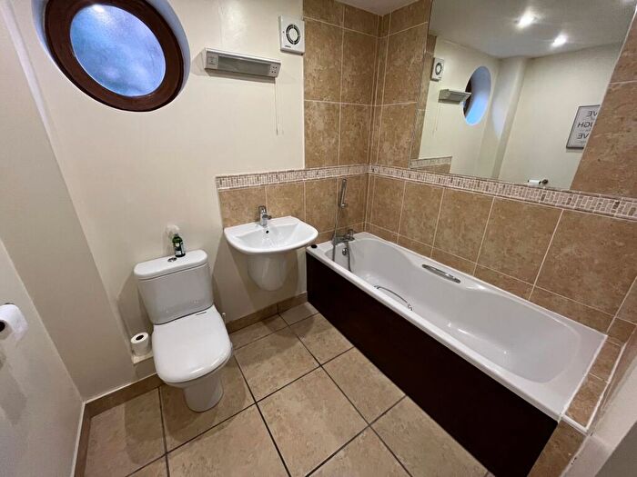 2 Bedroom Apartment To Rent In Richmond Park Road, Bournemouth, BH8