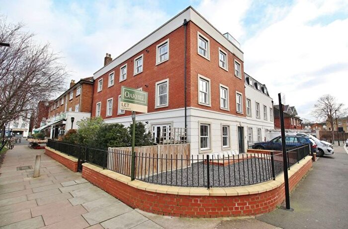 2 Bedroom Flat To Rent In Shrewsbury Walk, Sabrina House, TW7