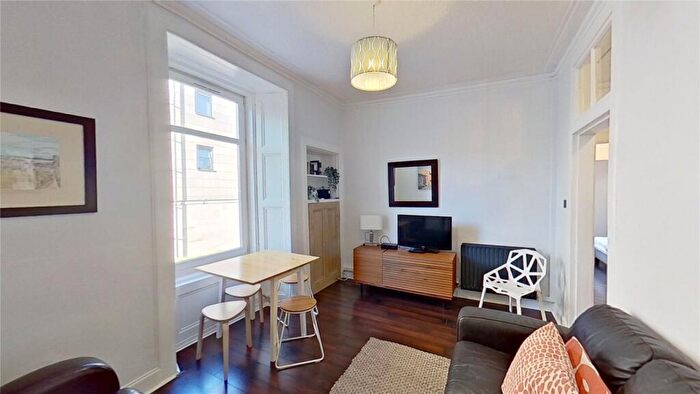 2 Bedroom Flat To Rent In Middlefield, Edinburgh, Midlothian, EH7